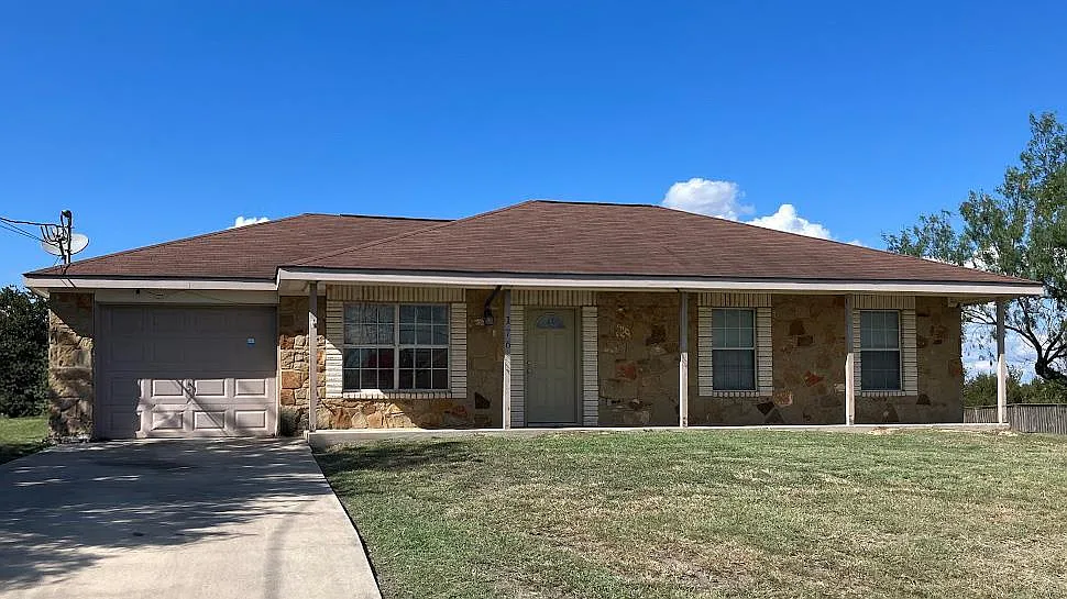 3 bed, 2.0 bath, 1092 sqft, $1,550 — Photo 1