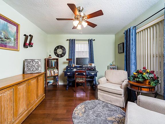 3rd image of 1739 Kinsman Way