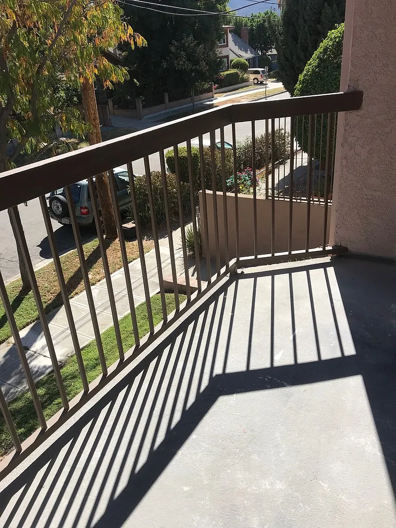 221 Elm Ave — Photo 2