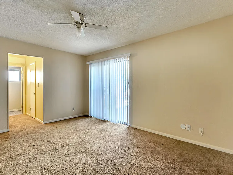 301 Los Nietos Ct — Photo 32