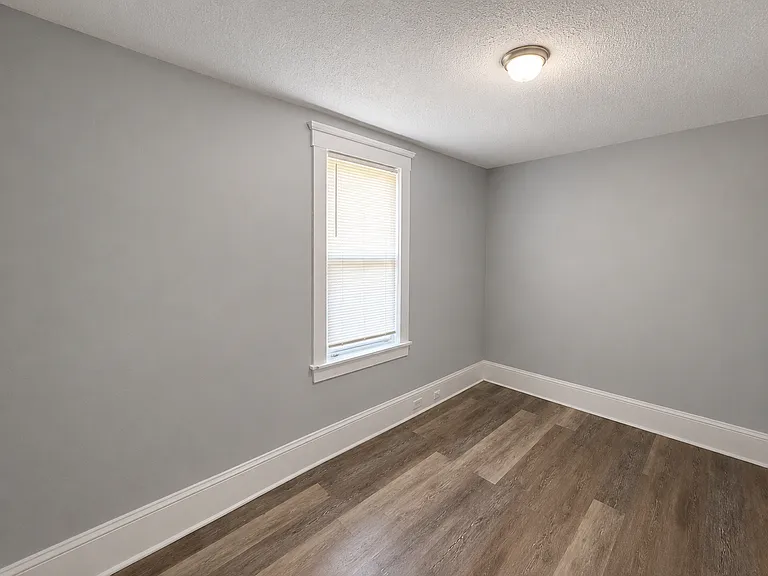 3130 W 33rd St — Photo 18