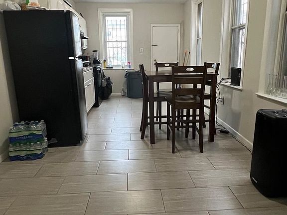 4th image of 3560 Stouton St