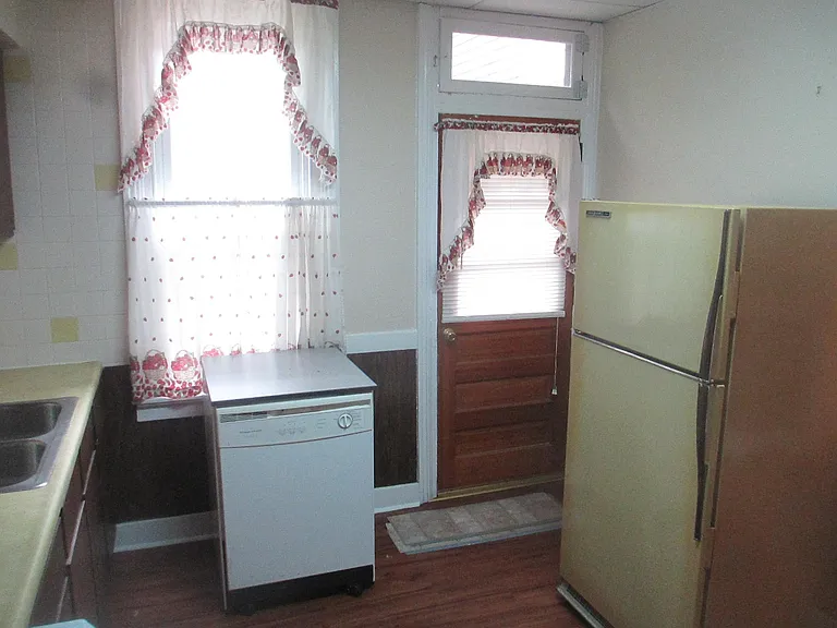 37 Greeley St — Photo 6