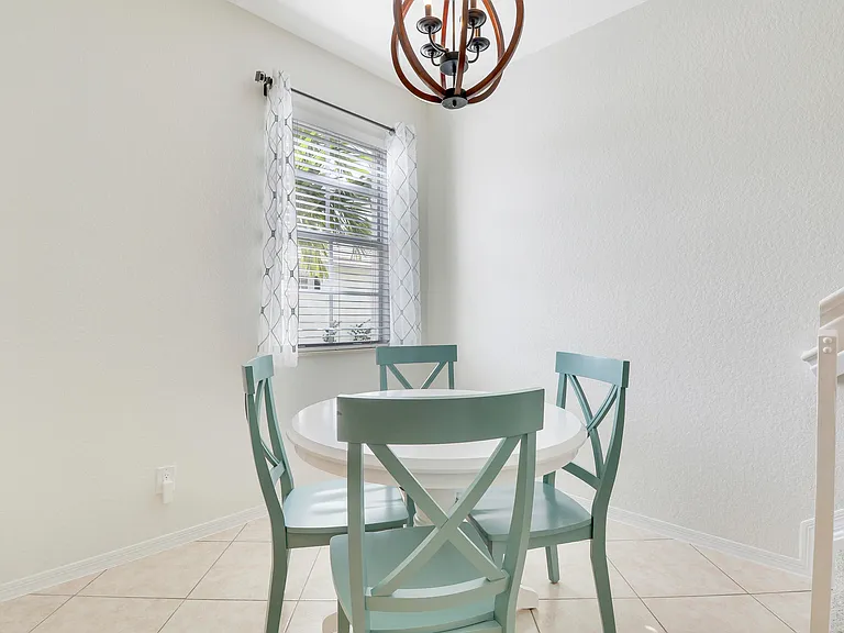 123 E Thatch Palm Cir — Photo 11