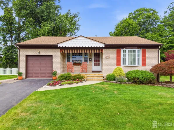 9 Brox Rd, Edison, NJ 08817