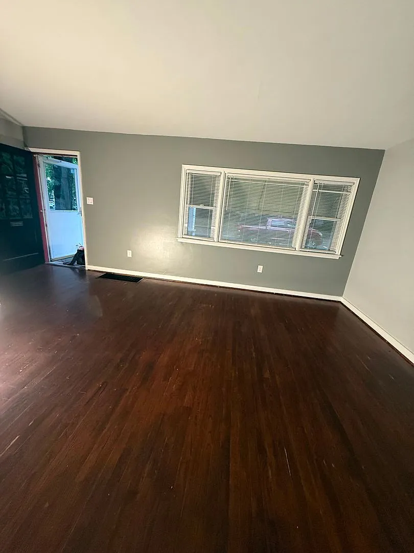 West Reading, 3 BR with finished lower level, off street parking & Central Air available now! — Photo 3