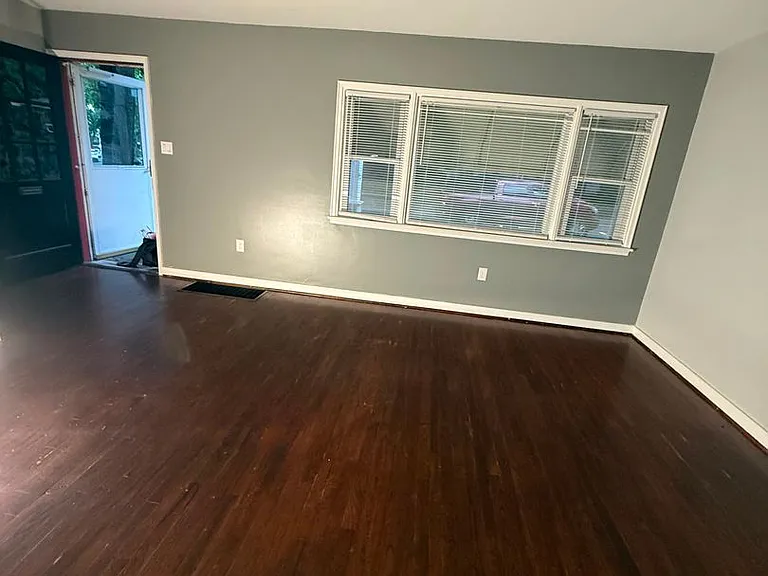 333 Linden Ln — Photo 3