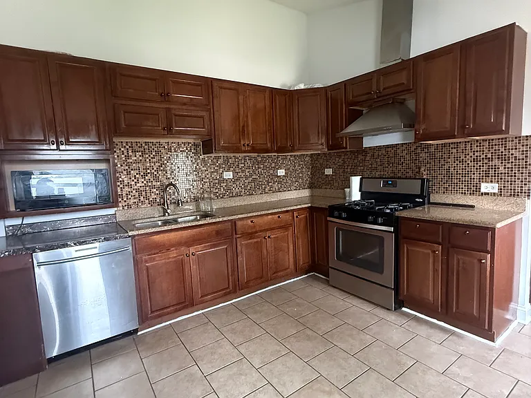 100 Granada Rd — Photo 1