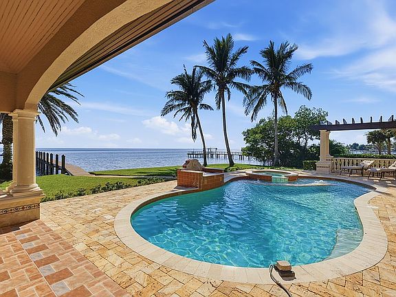 5th image of 6314 Bahama Shores Dr S