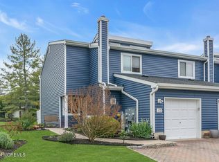 17 Rambling Meadow Ct, Eatontown, NJ 07724