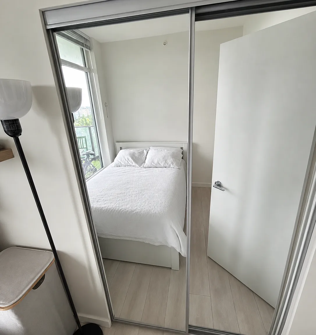 3 bed, 930 sqft, $3,450 — Photo 2