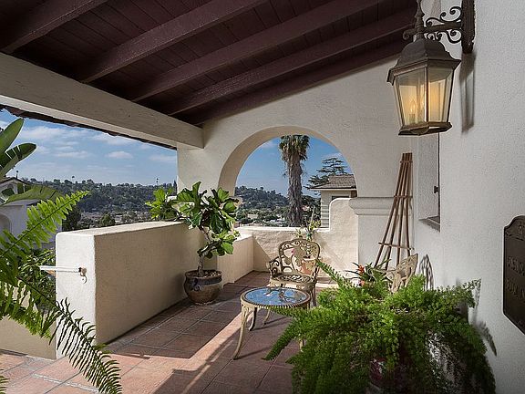 5th image of 331 De La Fuente St