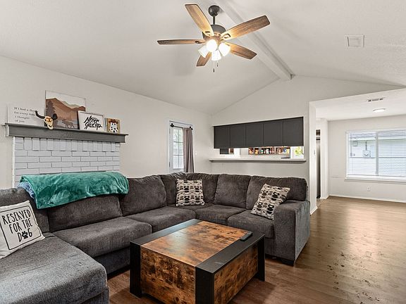 3rd image of 2507 Schwertner Dr