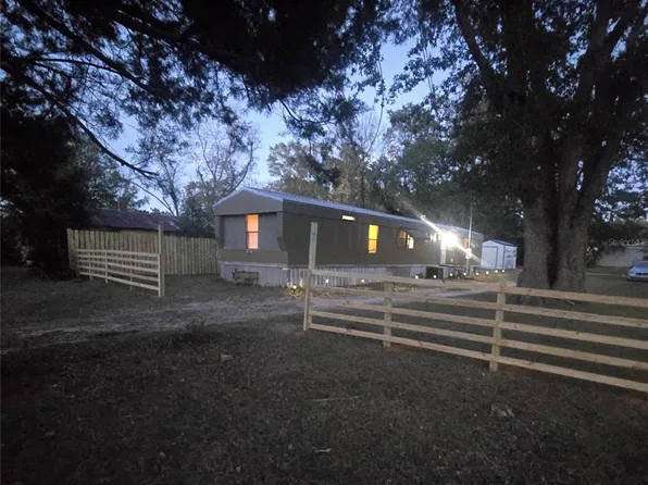 2820 Barnes St, Marianna, FL 32448