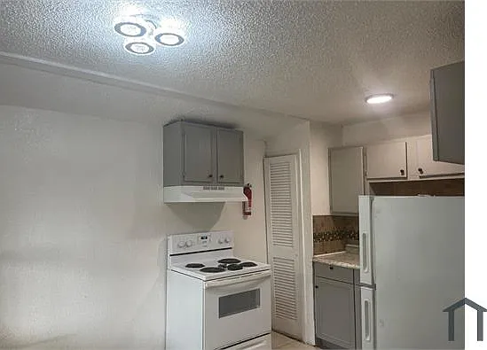 4570 Transport Rd #C — Photo 6