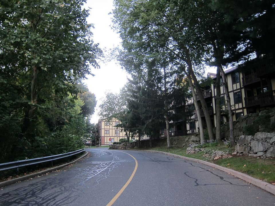 30 Roxbury Lane