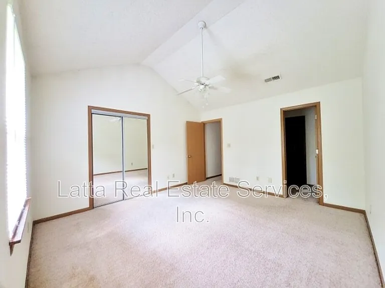 2115 Highridge Dr #B — Photo 8