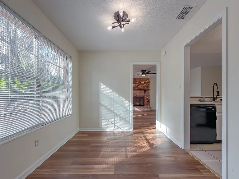 307 Sweetbriar Dr — Photo 6