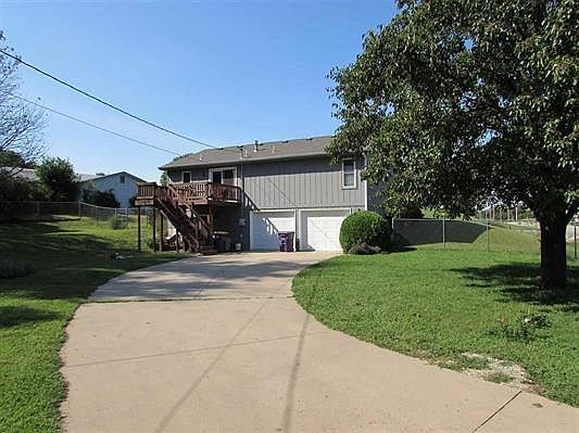 1st image of 300 Palomino Ln