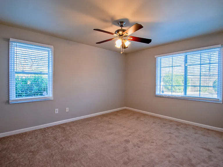 2145 Bolton RD NW — Photo 8
