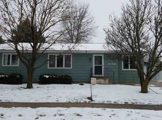 4754 Edgebrook Dr, Waterloo, IA 50701