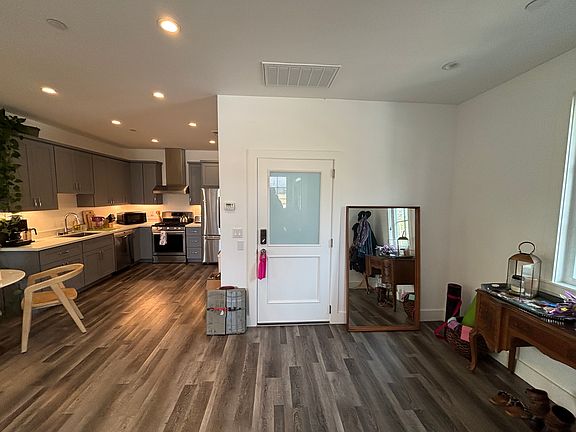 2nd image of 535 San Pedro Ave Unit D
