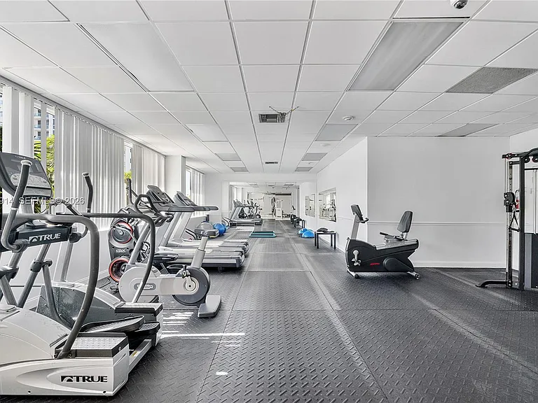 336 N Birch Rd #PENTHOUSE — Photo 33