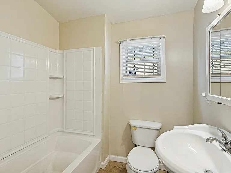 2916 Philip St — Photo 3