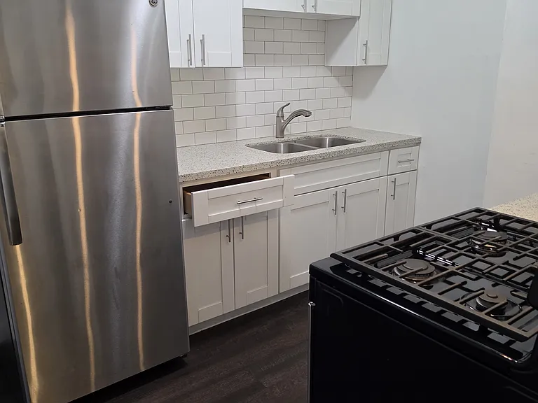 220 Glover Ave #B — Photo 5