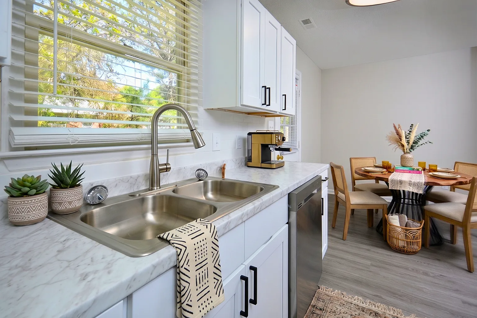 3026 Sherrill Ave — Photo 3
