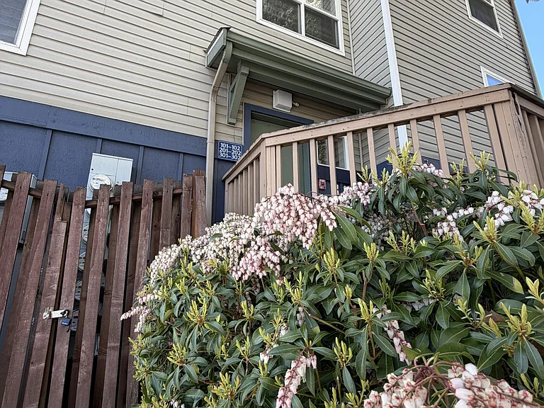 633 Burnett Ave S #T-302 — Photo 11