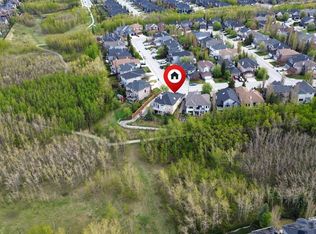 72 NW Strathlea Pl SW, Calgary, AB T3H 4T5