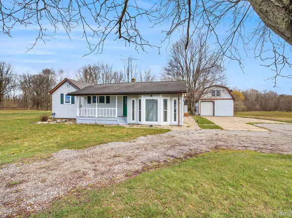 1305 E King St, Corunna, MI 48817