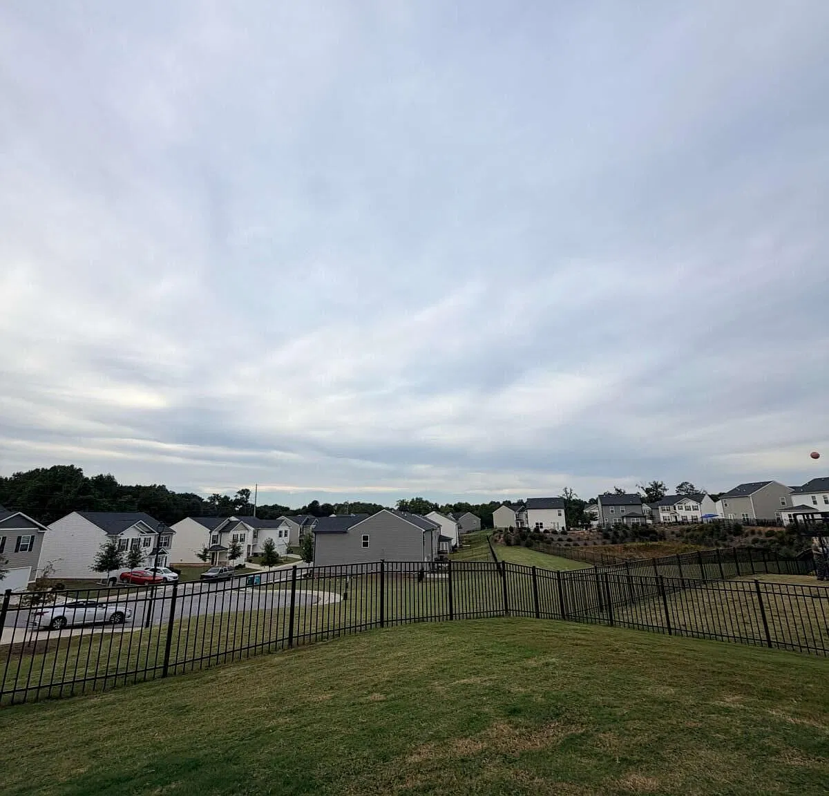 4 bed, 2.5 bath, 1929 sqft, $1,999 — Photo 2