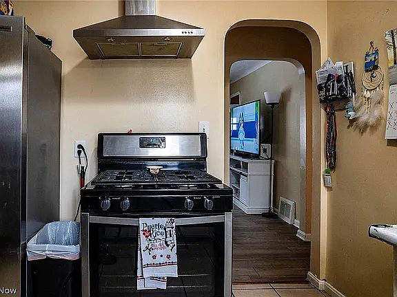 3rd image of 3457 W 137th St #F