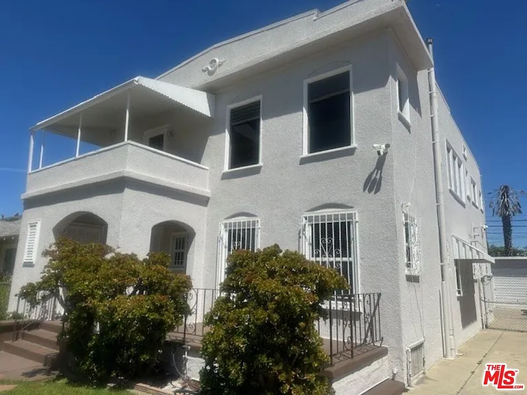 5850 Arlington Ave — Photo 2
