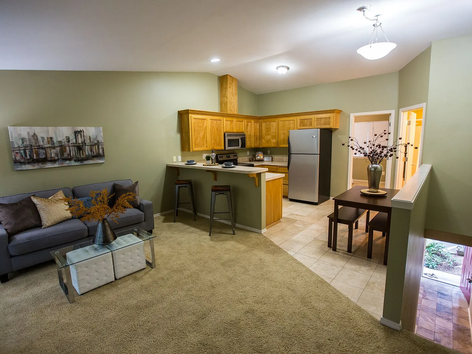 Redwood Hills Condos — Photo 4