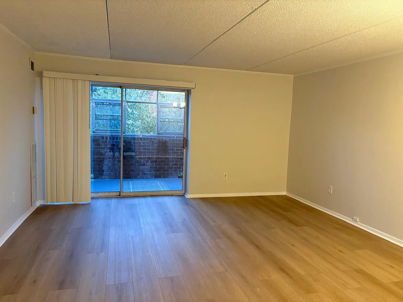 1 bed, 785 sqft, $2,300 — Photo 3