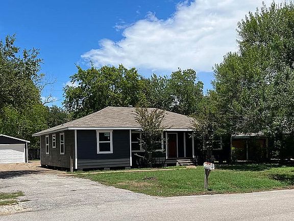 2nd image of 5806 Gardenia Ln