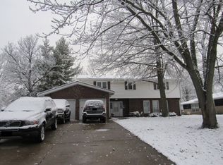 303 Maple Ln, Shorewood, IL