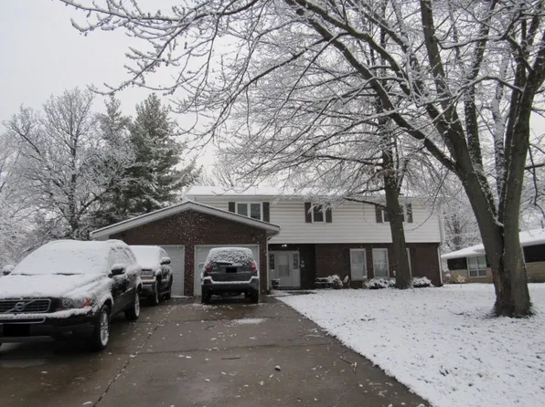 303 Maple Ln, Shorewood, IL 60404