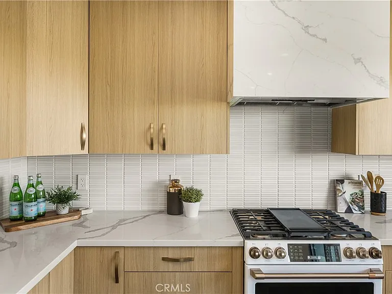 5 Yellow Brick Rd — Photo 30