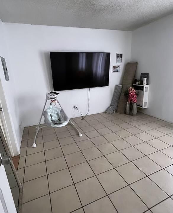 1st image of 126 E 77th St #126