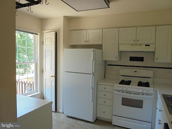 5th image of 5966 Edgehill Ct