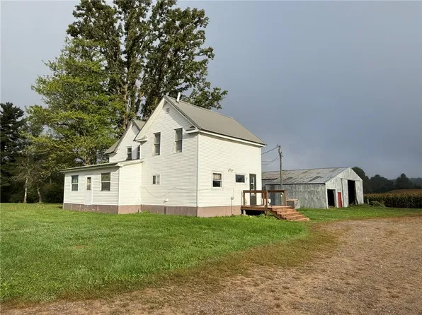 2337 11 1/4 St., Cumberland, WI 54829