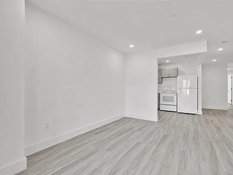 1278 E 222nd St #1 — Photo 3