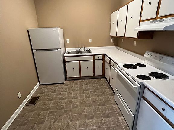 2nd image of 1524 W Market St APT 105