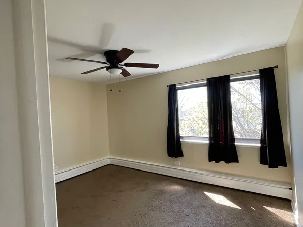 1735 Chestnut St APT 3-B, Waukegan, IL 60085