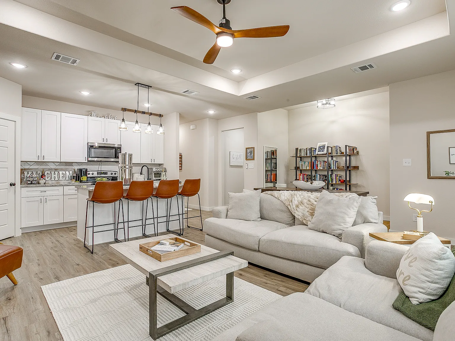 3 bed, 1426 sqft, $4,600 — Photo 4