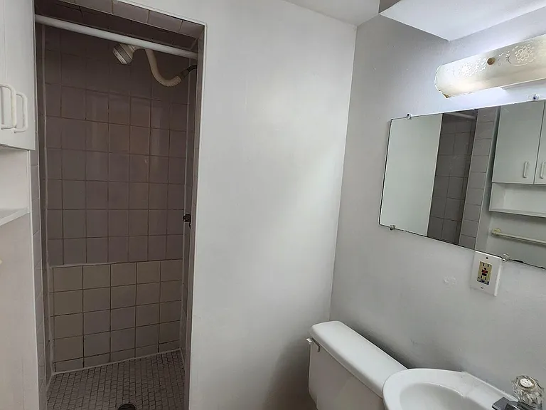 134 Grand Ave #D — Photo 7